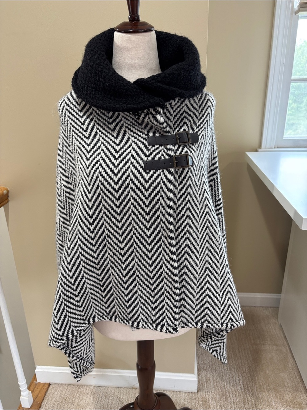 John Branigan Wool Blend Black White Chevron Shawl with Cowl Collar OS EUC